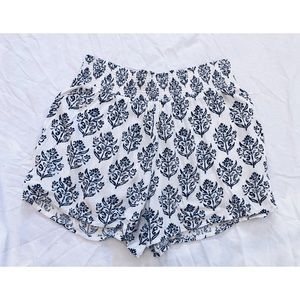 Flowey patterned shorts